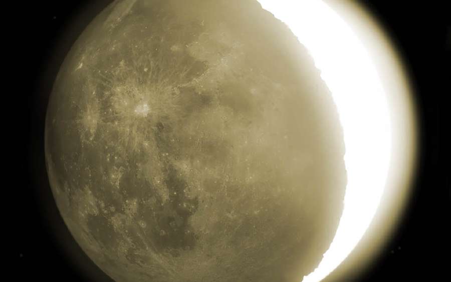 The Earth Is Getting dimmer