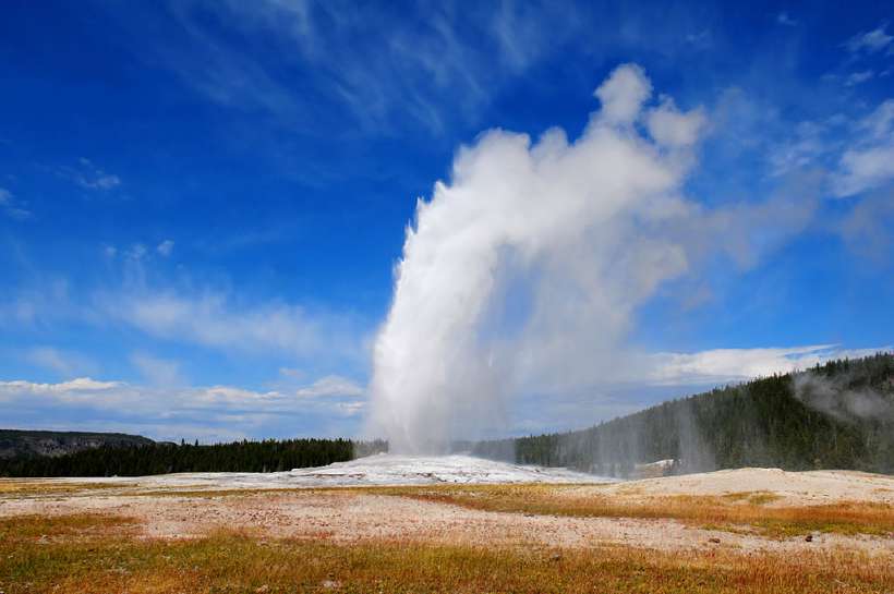 Old Faithful, as one of the geysers in the Yellow Stone National Park in the USA is called, spews out boiling water at intervals of 33 to 120 minutes