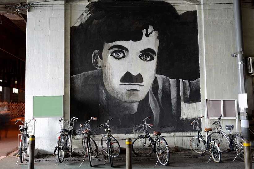 Charlie Chaplin [[akiyoko](http://www.shutterstock.com/gallery-580960p1.html?cr=00&pl=edit-00) / [Shutterstock.com](http://www.shutterstock.com/?cr=00&pl=edit-00)]