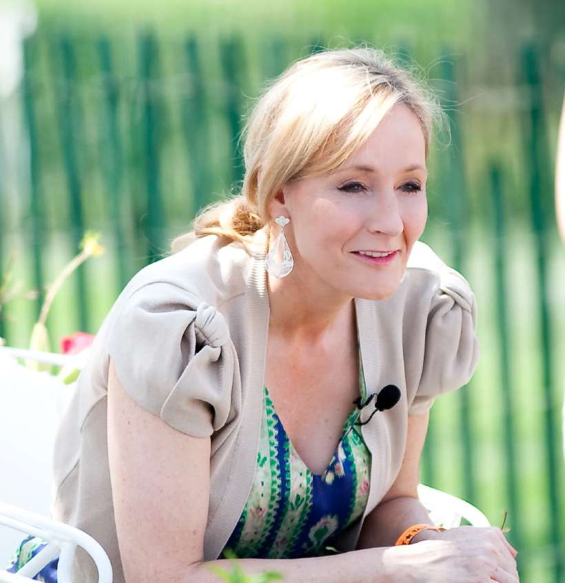 J.K. Rowling reads from Harry Potter and the Sorcerer's Stone at the Easter Egg Roll at the White House in 2010 [Source : Daniel Ogren / CC BY](https://creativecommons.org/licenses/by/2.0) ]