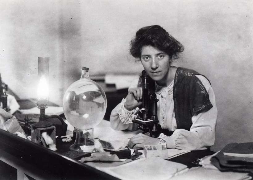 Stopes in her laboratory, 1904