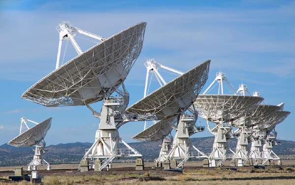 Large Array radio astronomy telescope dishes