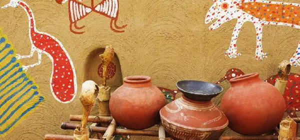 Illustration for Why does water stay cool in earthen clay pots?