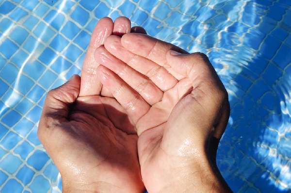 Why Do We Have Wrinkly Fingers After Swimming?